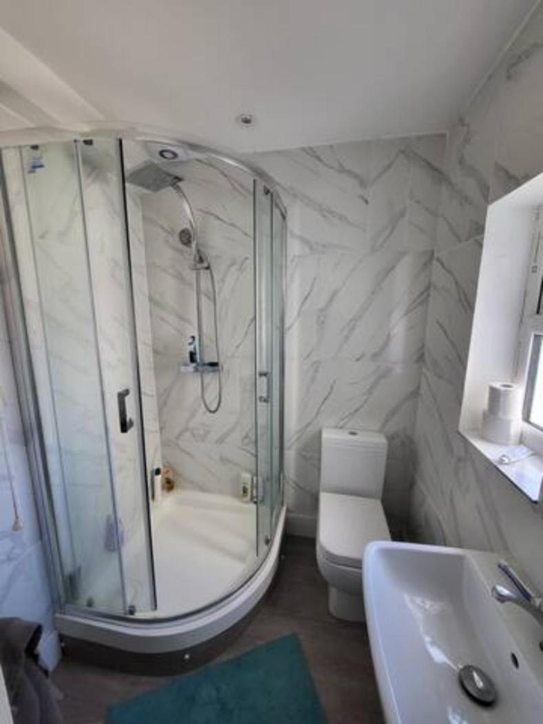 Private Room Near Central Ideal For City Explorers Londen Buitenkant foto